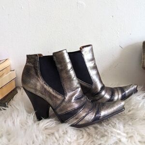Carlos Santana Metallic Western Bootie Ankle Boot 8 Pewter Gunmetal Distressed